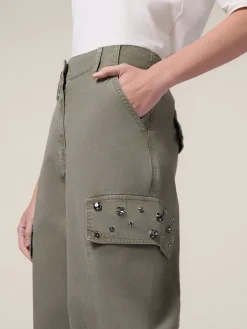 Cargohose mit Applikationen