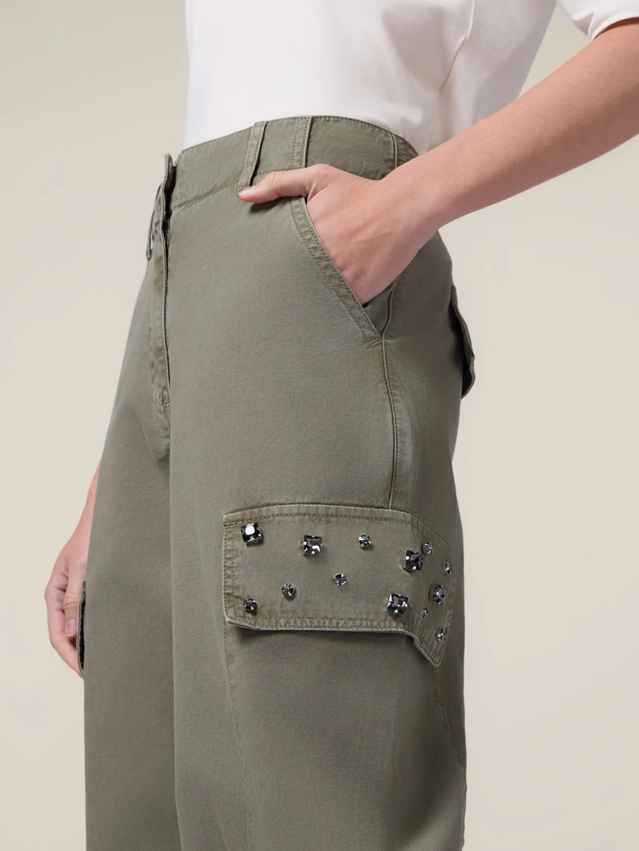 Cargohose mit Applikationen