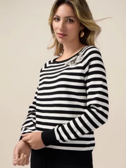 Gestreiftes Shirt mit Schmuckstickerei