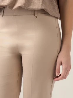 Hose mit leichtem Schlag aus Baumwollmischung