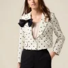 Kurzer gepunkteter Blazer mit Schleife