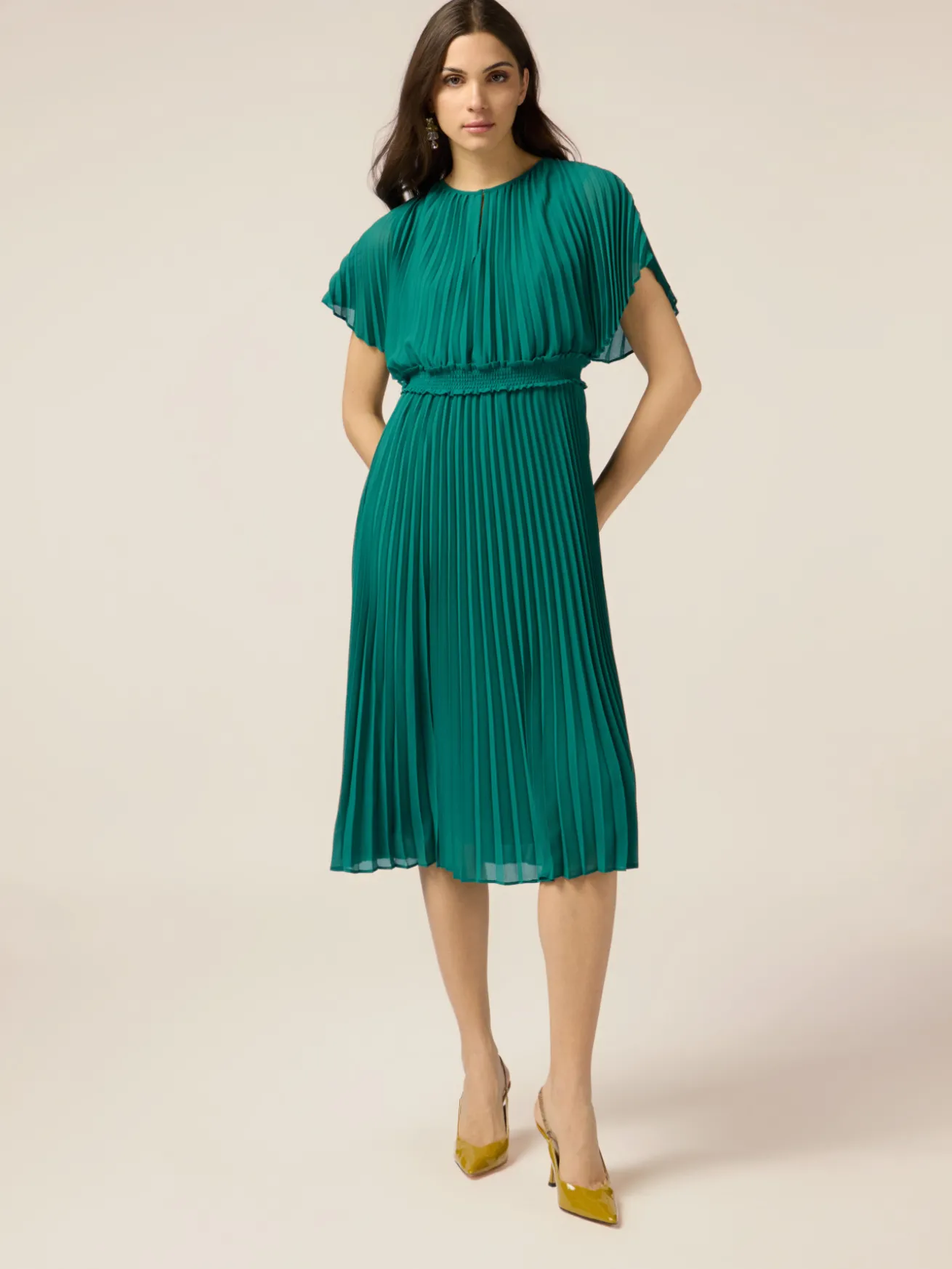 Langes Kleid aus plissiertem Georgette