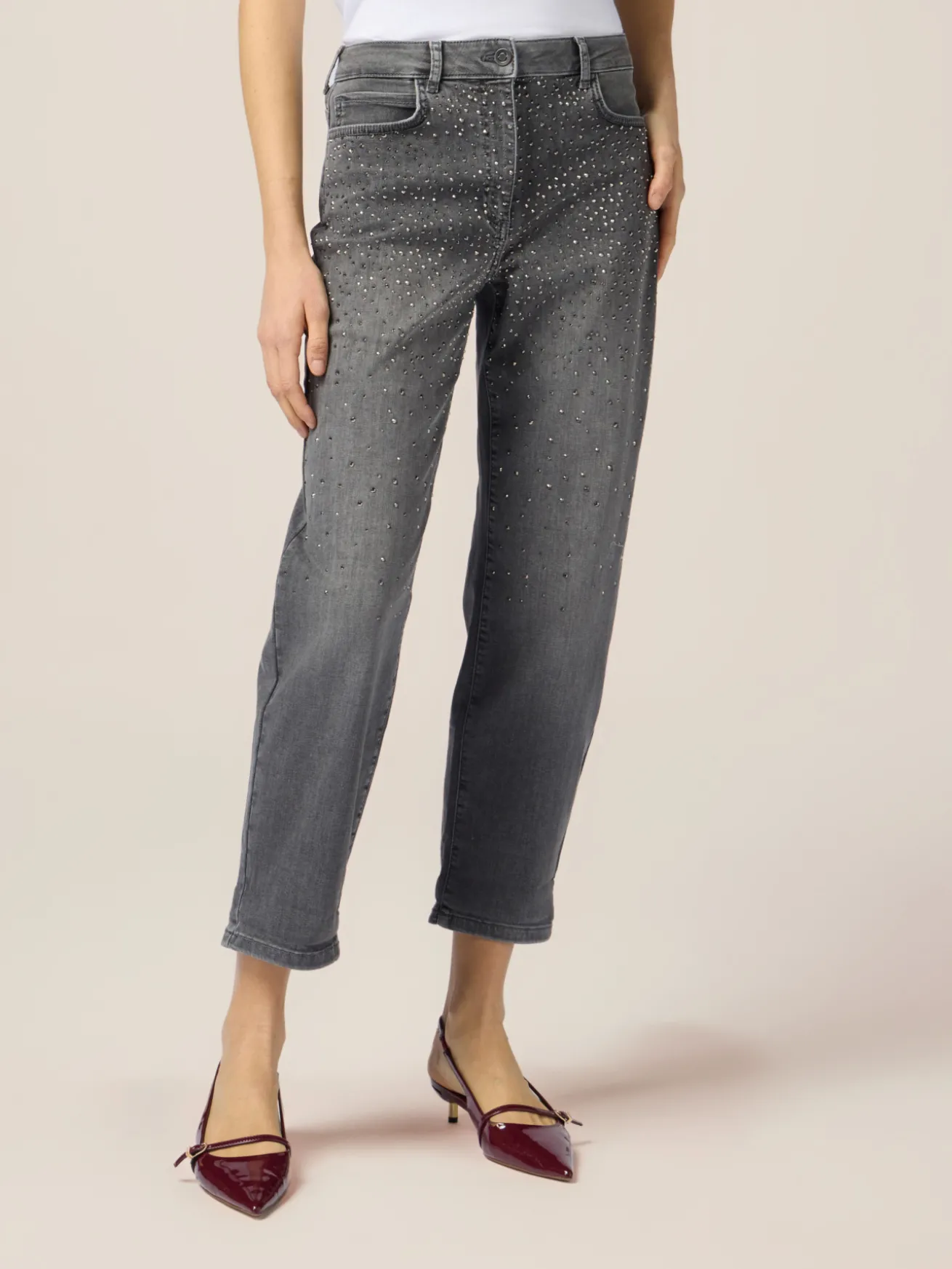 Reguläre Jeans mit Strassapplikationen