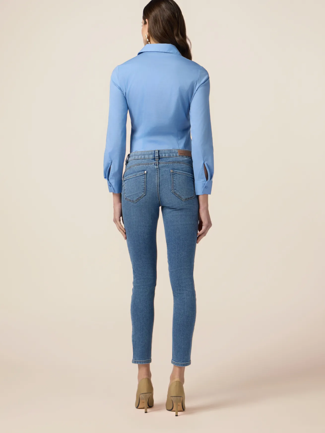 Skinny Jeans mit Schmuckknopf