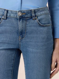 Skinny Jeans mit Schmuckknopf