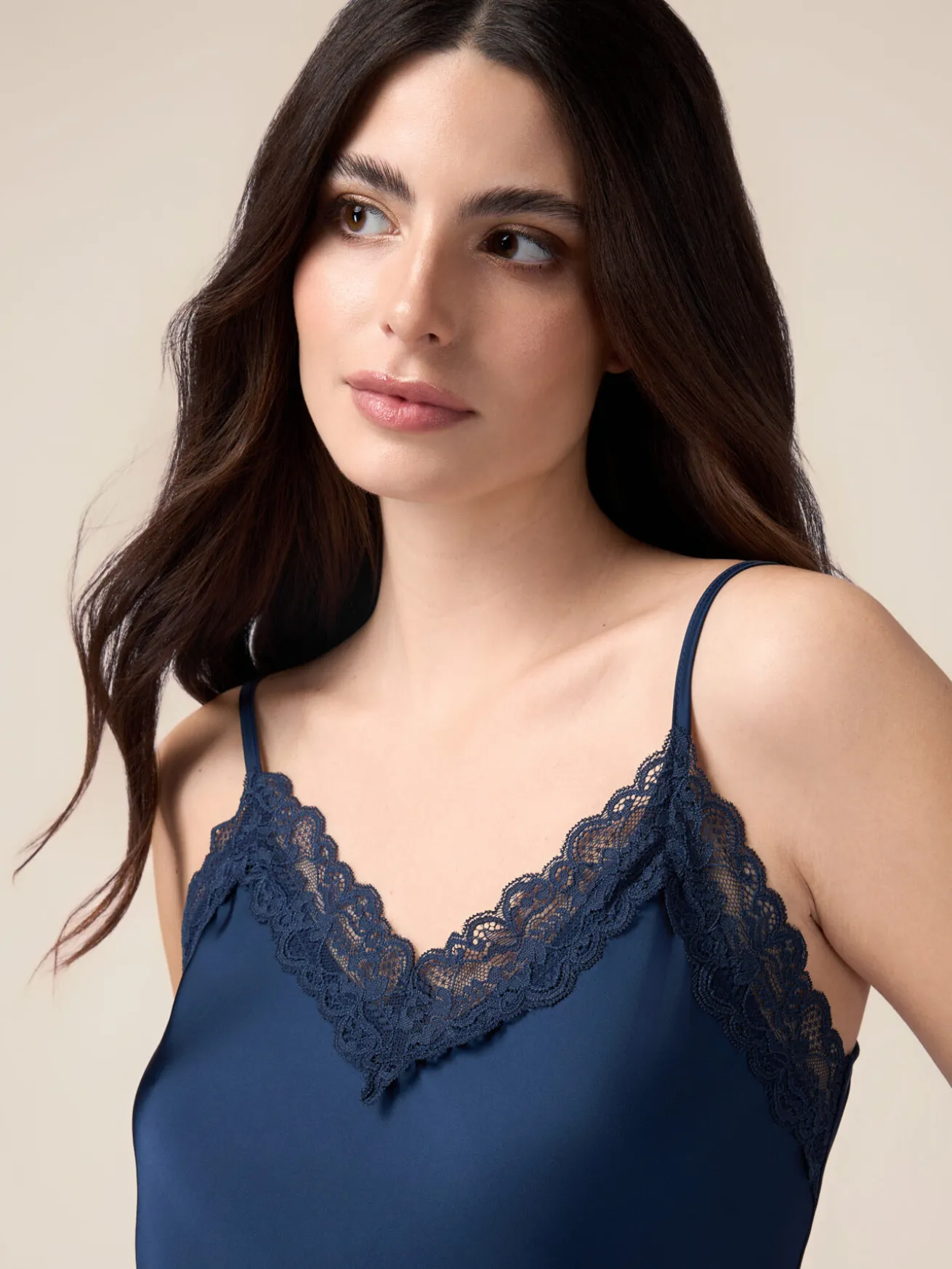 Top-Dessous aus Satin und Spitze